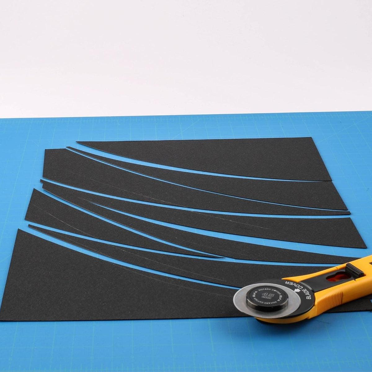 ALVIN HM Self-Healing Cutting Mat for Hobbies 18 x 24 inch | Double-Sided Blue/Grey | 3-Layer Gridded Surface for Arts, Crafts and Sewing - Model HM1824