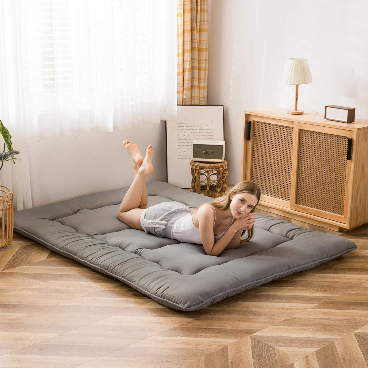 MAXYOYO Japanese Floor Mattress Futon Mattress, 4" Thicken Tatami Mat Sleeping Pad Foldable Roll Up Mat Boys Girls Dormitory Pad Kids Floor Lounger Pillow Bed, Charcoal Grey, Queen Size
