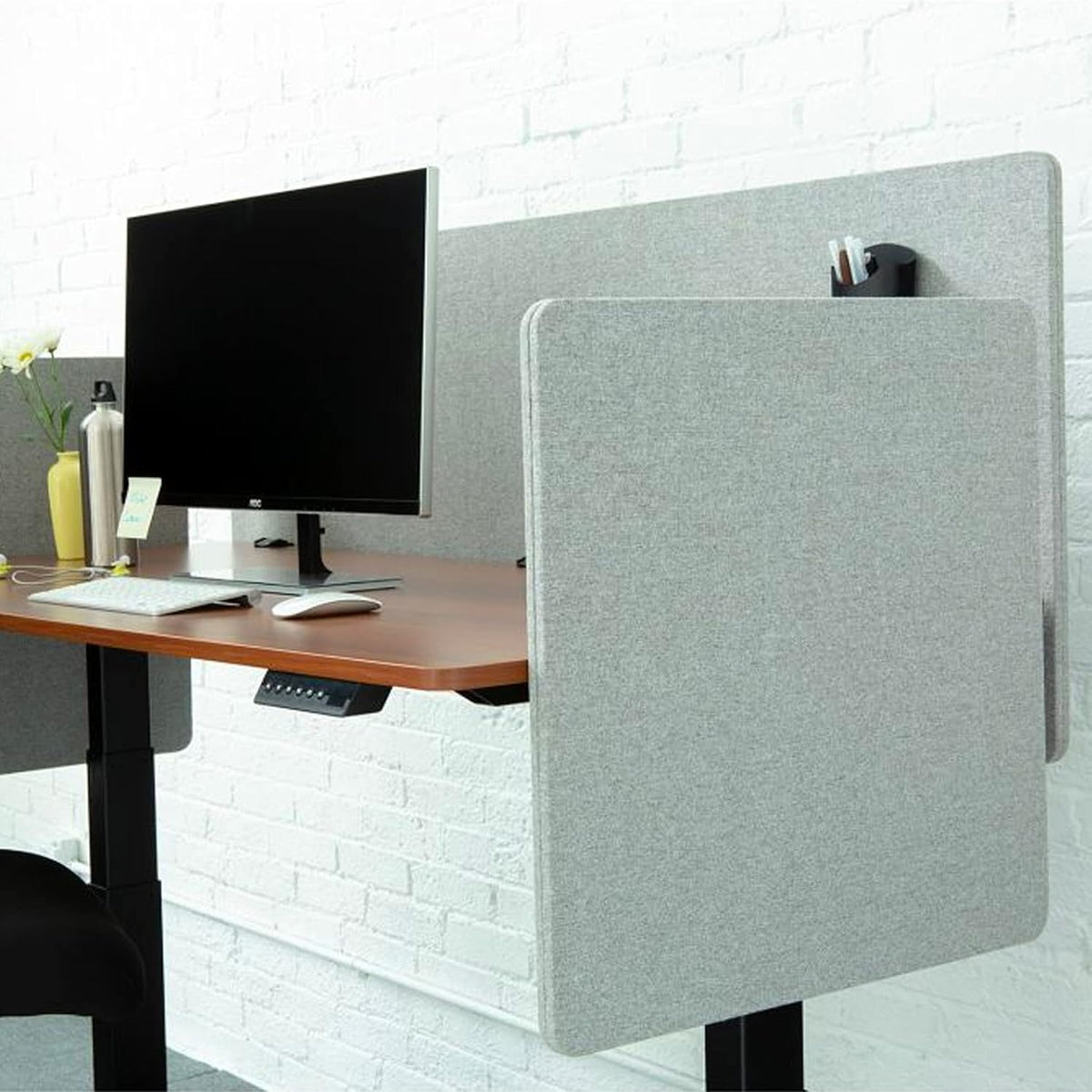 Stand Up Desk Store ReFocus Clamp-on Acoustic Desk Divider Privacy Panel That Reduces Noise and Visual Distractions (Cool Gray, 23.6" x 23.6")